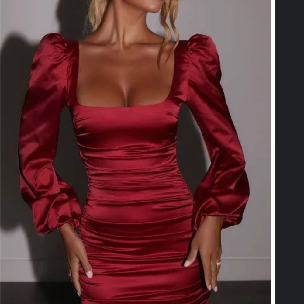 NEVER WORN RED HOMECOMING DRESS